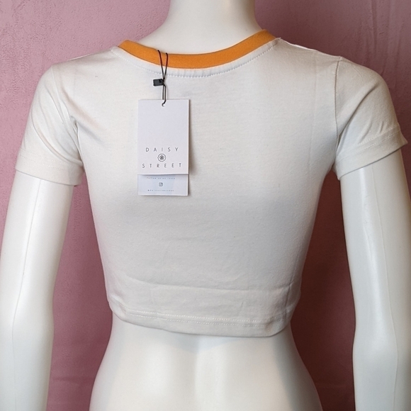 Daisy Street Dolls Kill White Cropped Butterfly Embroidery Baby Tee size XS - Picture 2 of 6